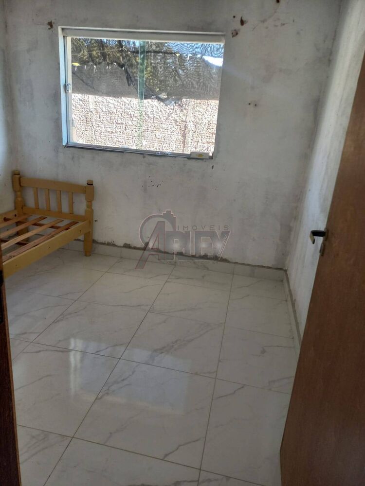 Casa à venda com 3 quartos, 200m² - Foto 2