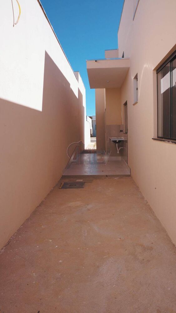 Casa à venda com 3 quartos, 150m² - Foto 2