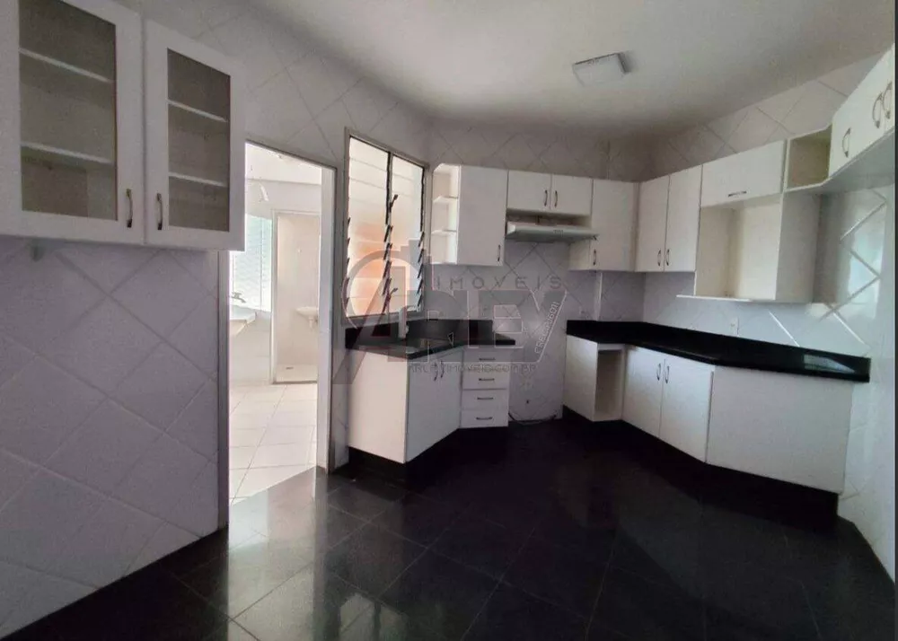 Apartamento à venda com 3 quartos, 137m² - Foto 2