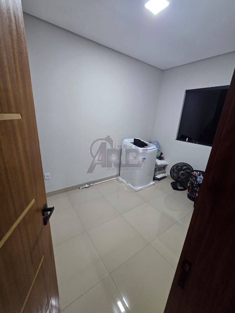 Casa à venda com 2 quartos, 100m² - Foto 2