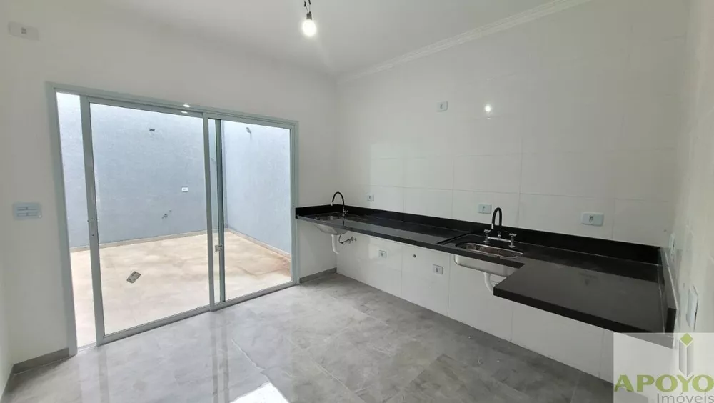 Casa à venda com 3 quartos, 110m² - Foto 11