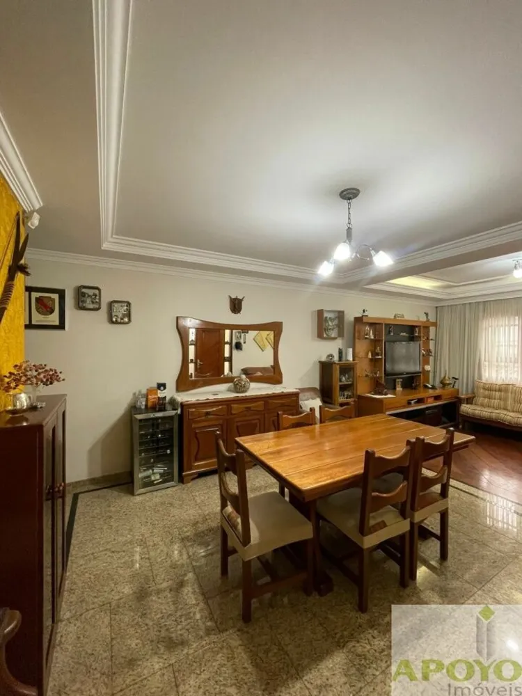 Casa, 3 quartos, 245 m² - Foto 1