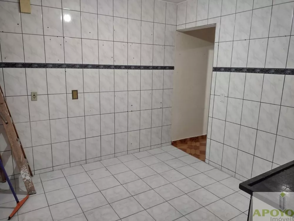 Casa à venda com 3 quartos, 200m² - Foto 4