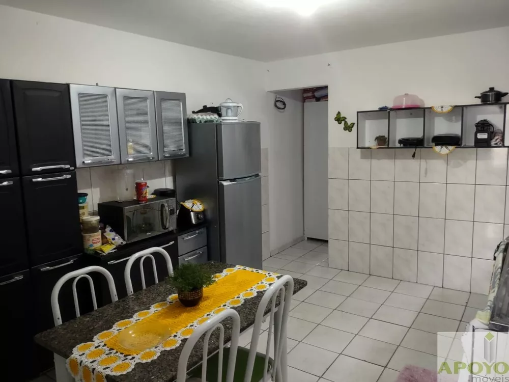 Casa à venda com 3 quartos, 200m² - Foto 3