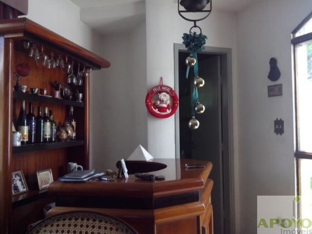 Casa à venda com 4 quartos, 235m² - Foto 1