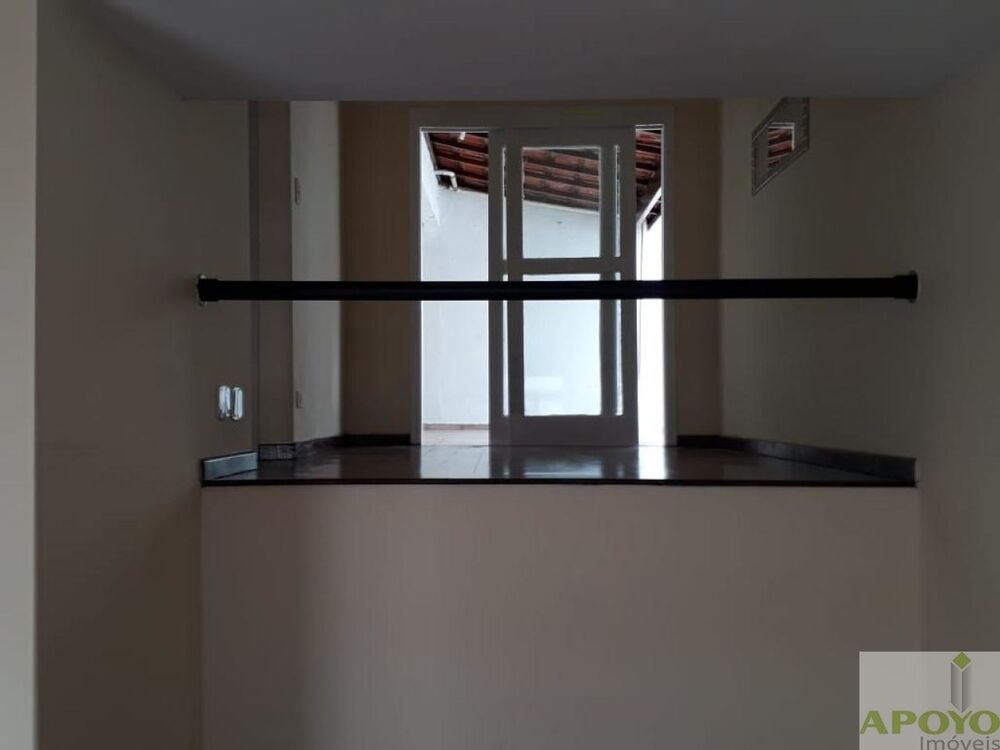 Casa à venda com 2 quartos, 80m² - Foto 1