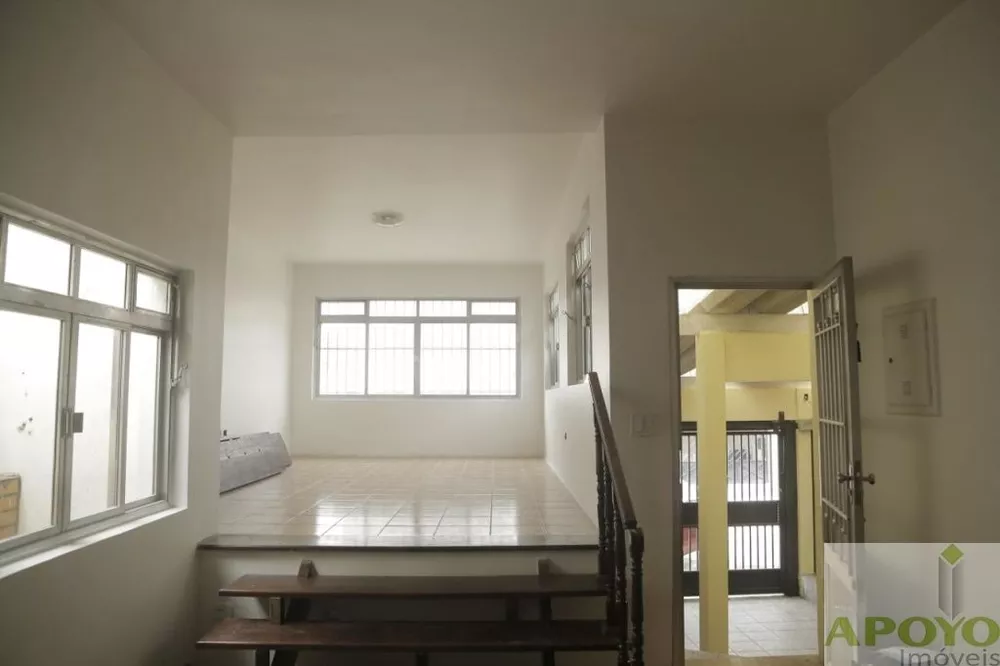 Casa à venda com 3 quartos, 240m² - Foto 2