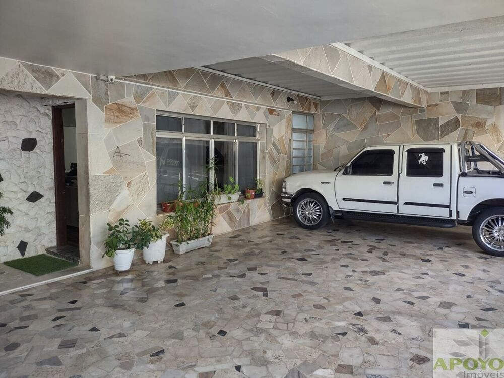 Casa à venda com 4 quartos, 260m² - Foto 2