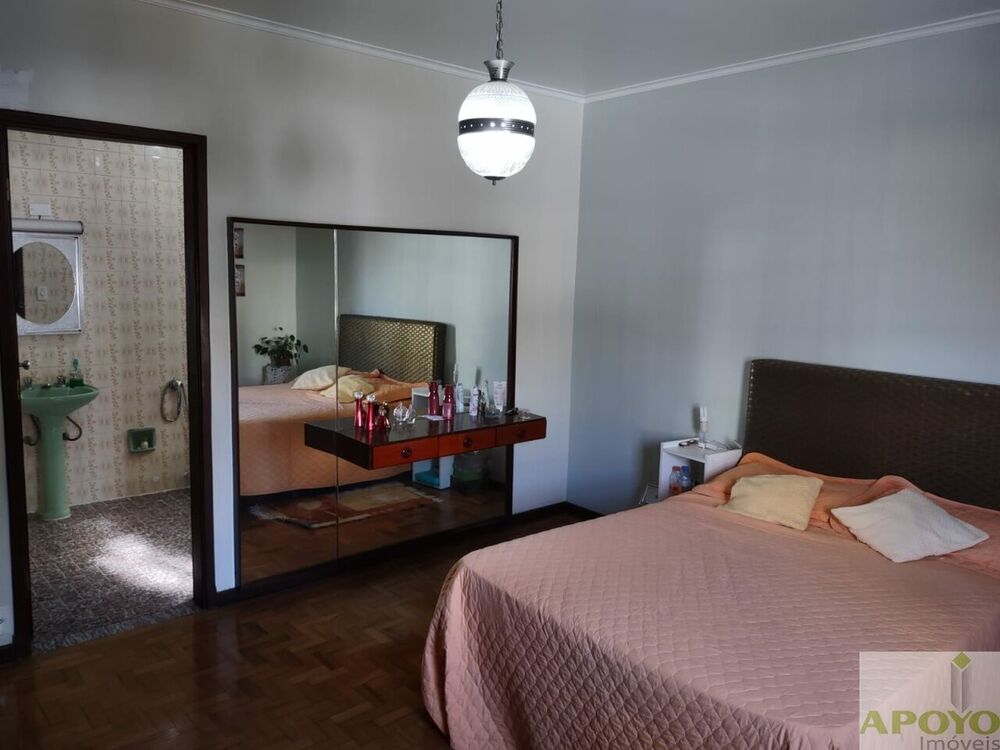 Casa à venda com 4 quartos, 260m² - Foto 4