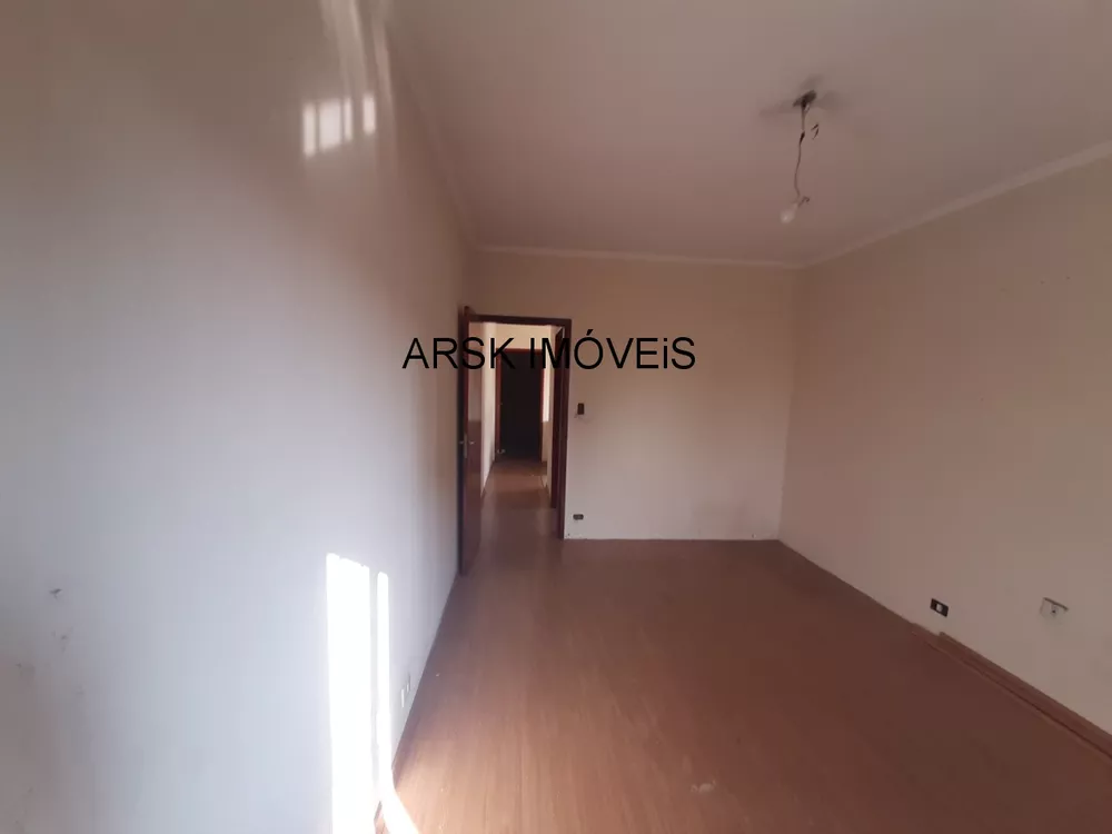 Casa à venda com 3 quartos, 250m² - Foto 2