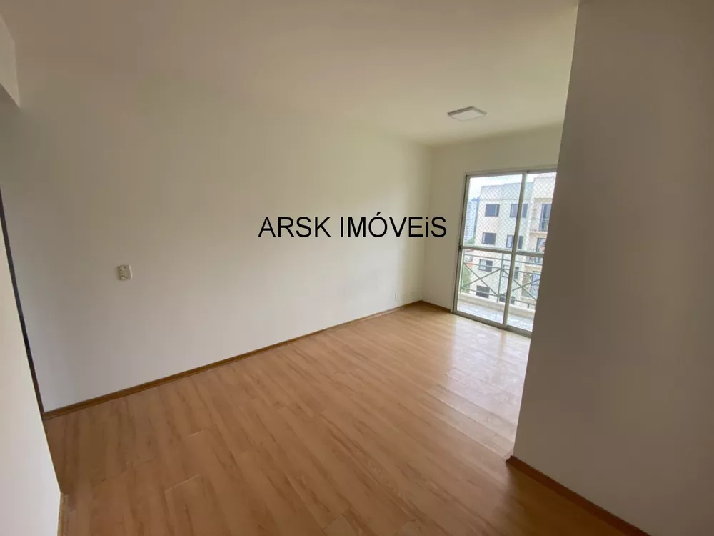 Apartamento à venda com 3 quartos, 67m² - Foto 2