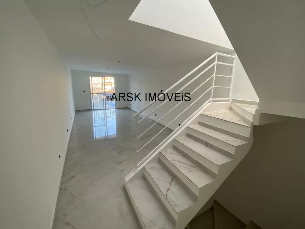 Casa à venda com 3 quartos, 125m² - Foto 1