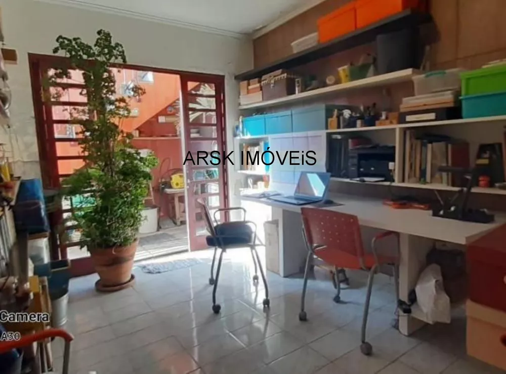 Casa à venda com 3 quartos, 250m² - Foto 1