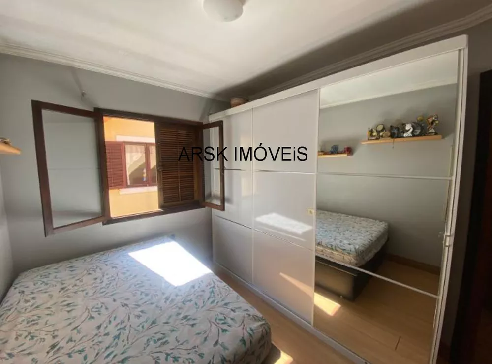 Casa à venda com 3 quartos, 300m² - Foto 2