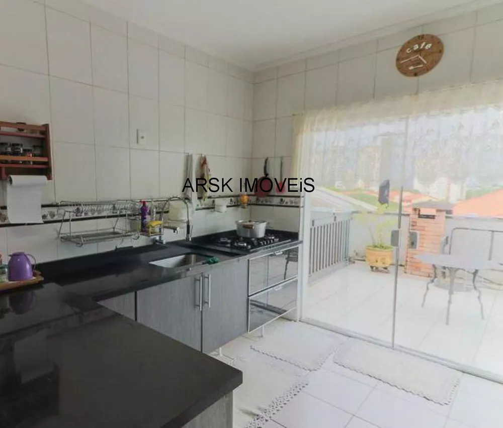 Casa à venda com 3 quartos, 300m² - Foto 4