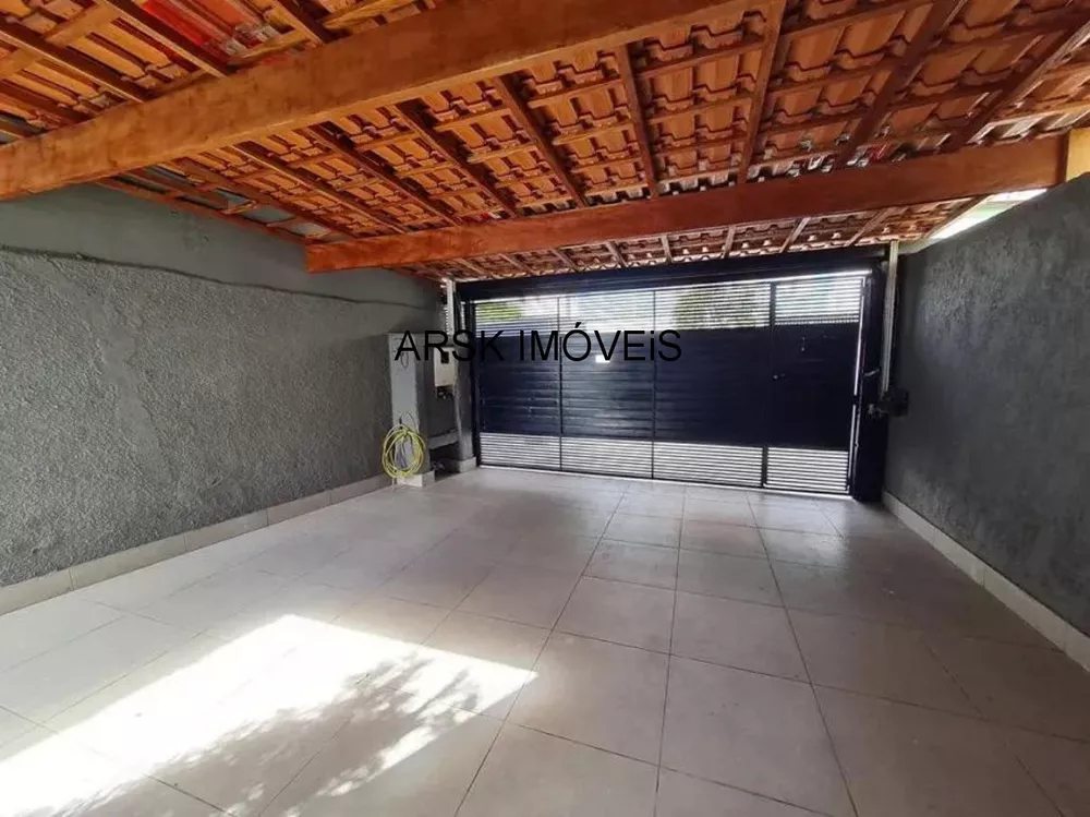 Casa à venda com 3 quartos, 150m² - Foto 1