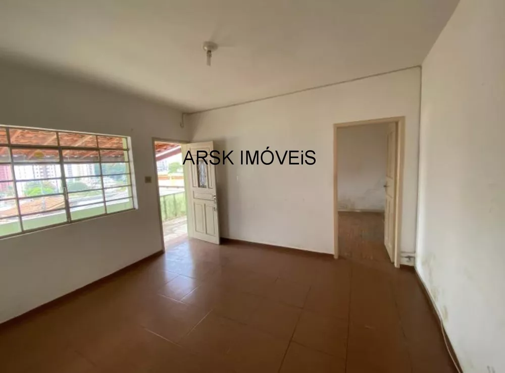 Casa à venda com 4 quartos, 250m² - Foto 1