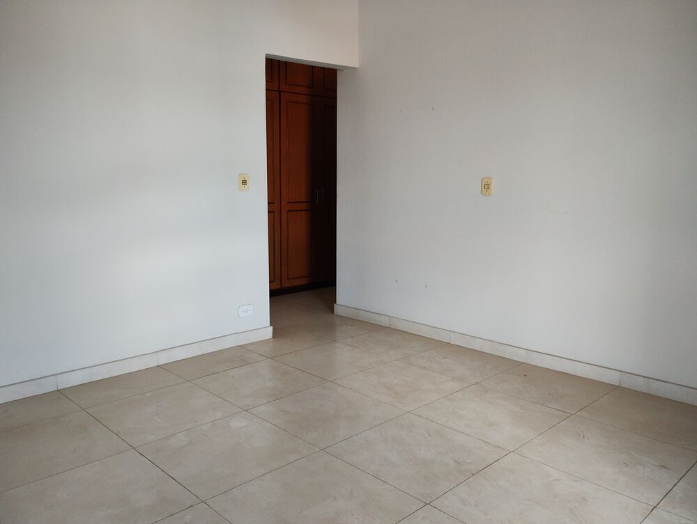 Casa à venda com 3 quartos, 290m² - Foto 14