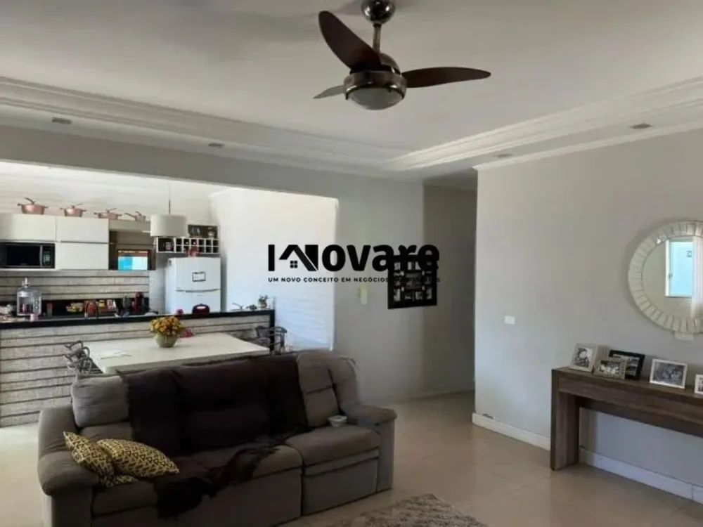 Casa, 4 quartos, 303 m² - Foto 1