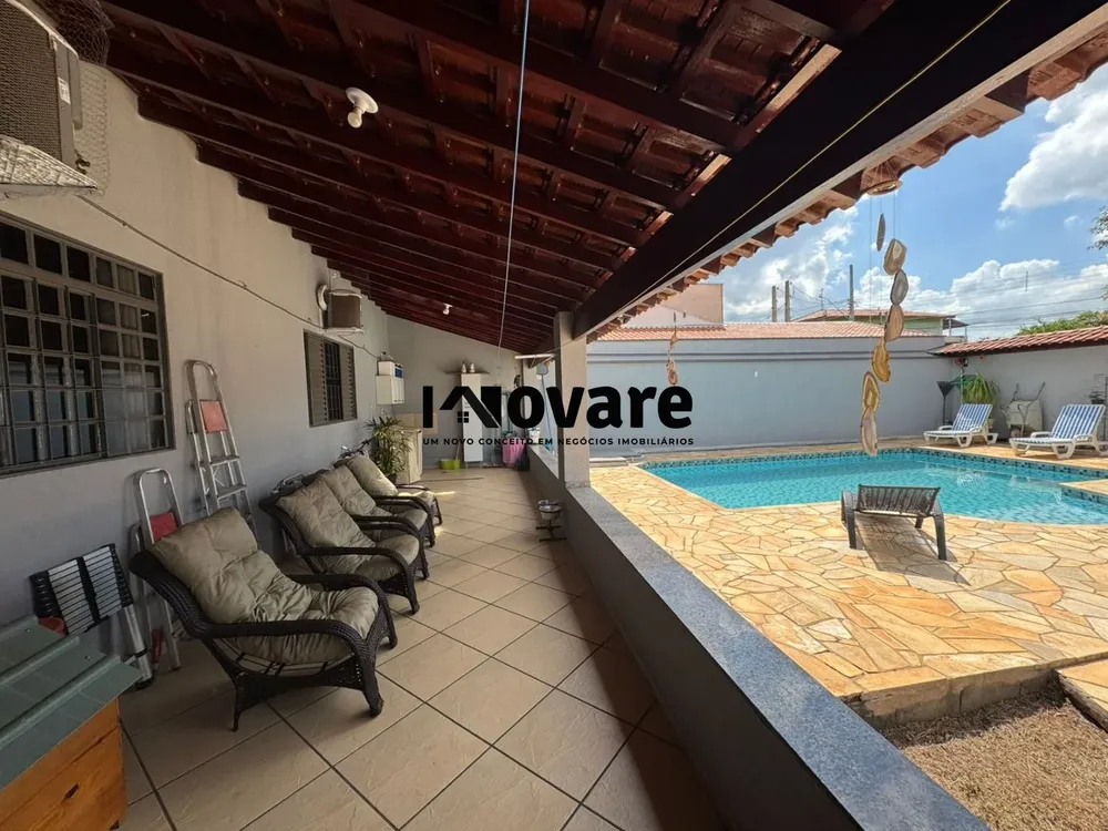 Casa, 3 quartos, 217 m² - Foto 1