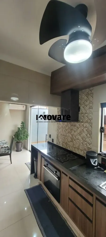 Casa, 3 quartos, 214 m² - Foto 1