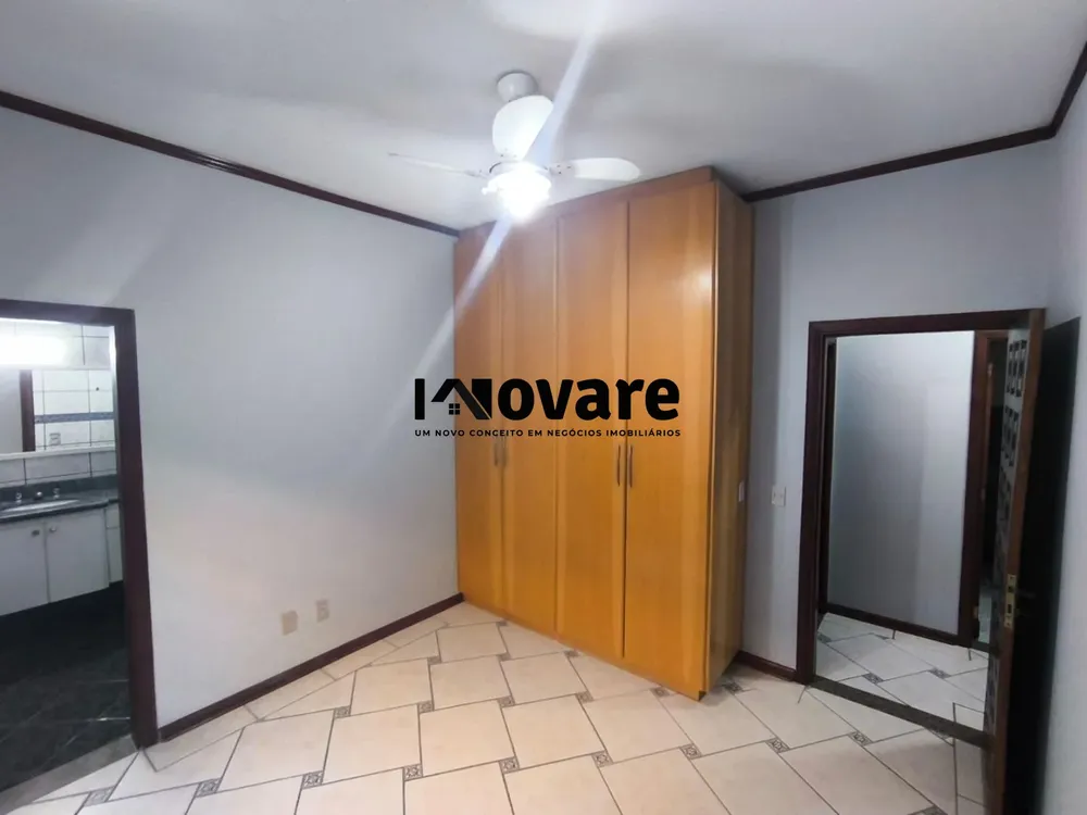Casa, 3 quartos, 218 m² - Foto 2