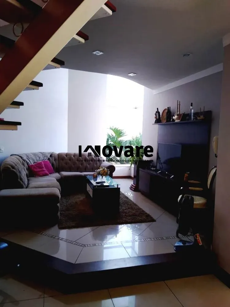 Casa, 4 quartos, 237 m² - Foto 1