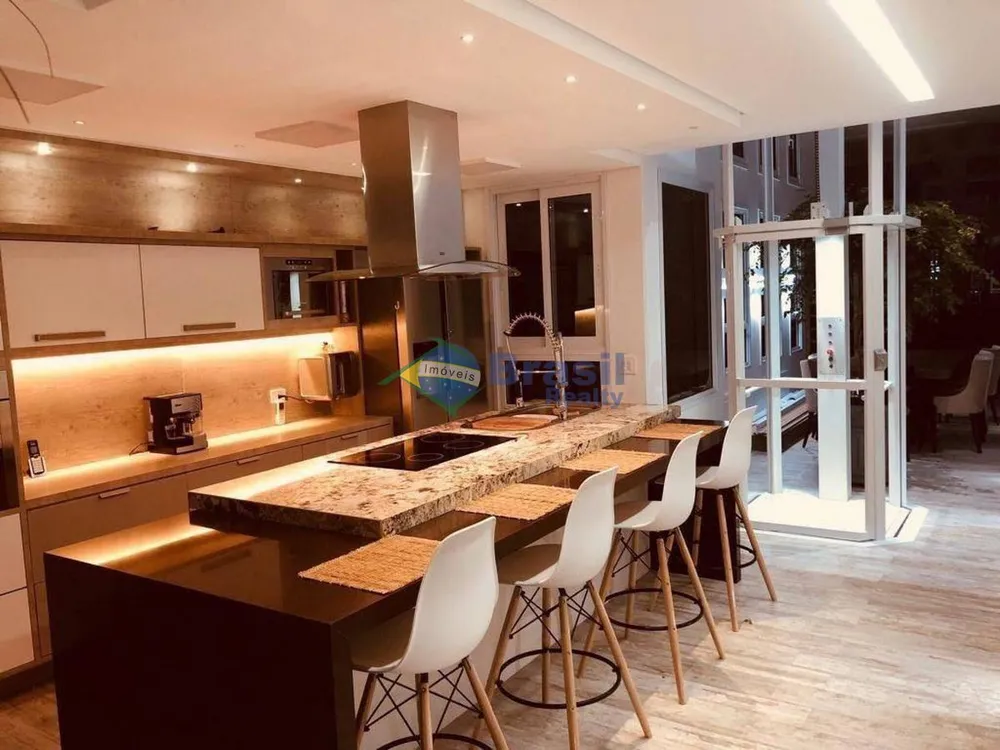 Cobertura, 3 quartos, 202 m² - Foto 1