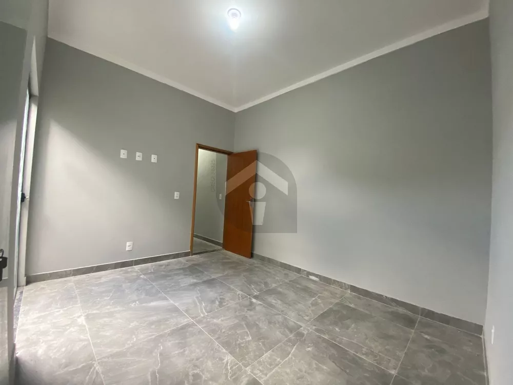 Casa à venda com 2 quartos, 70m² - Foto 3