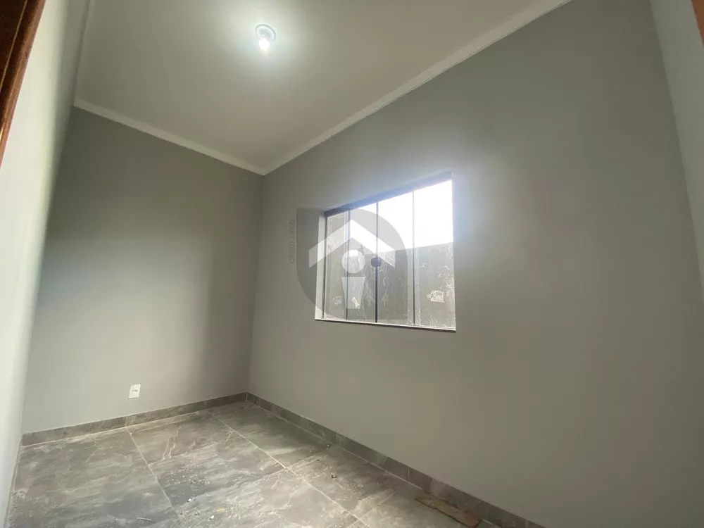 Casa à venda com 2 quartos, 70m² - Foto 2