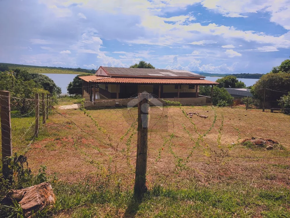 Fazenda à venda com 3 quartos, 315m² - Foto 1