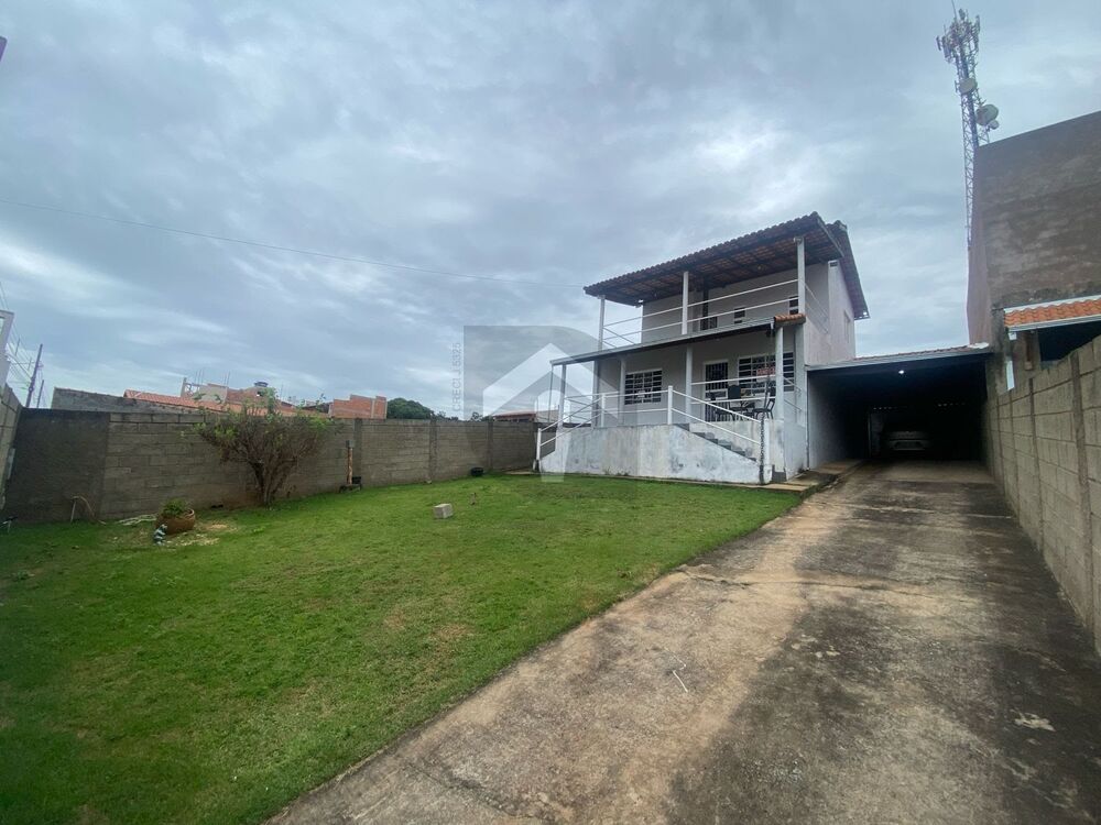 Casa à venda com 4 quartos, 130m² - Foto 1