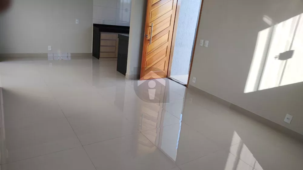 Casa à venda com 3 quartos, 112m² - Foto 3