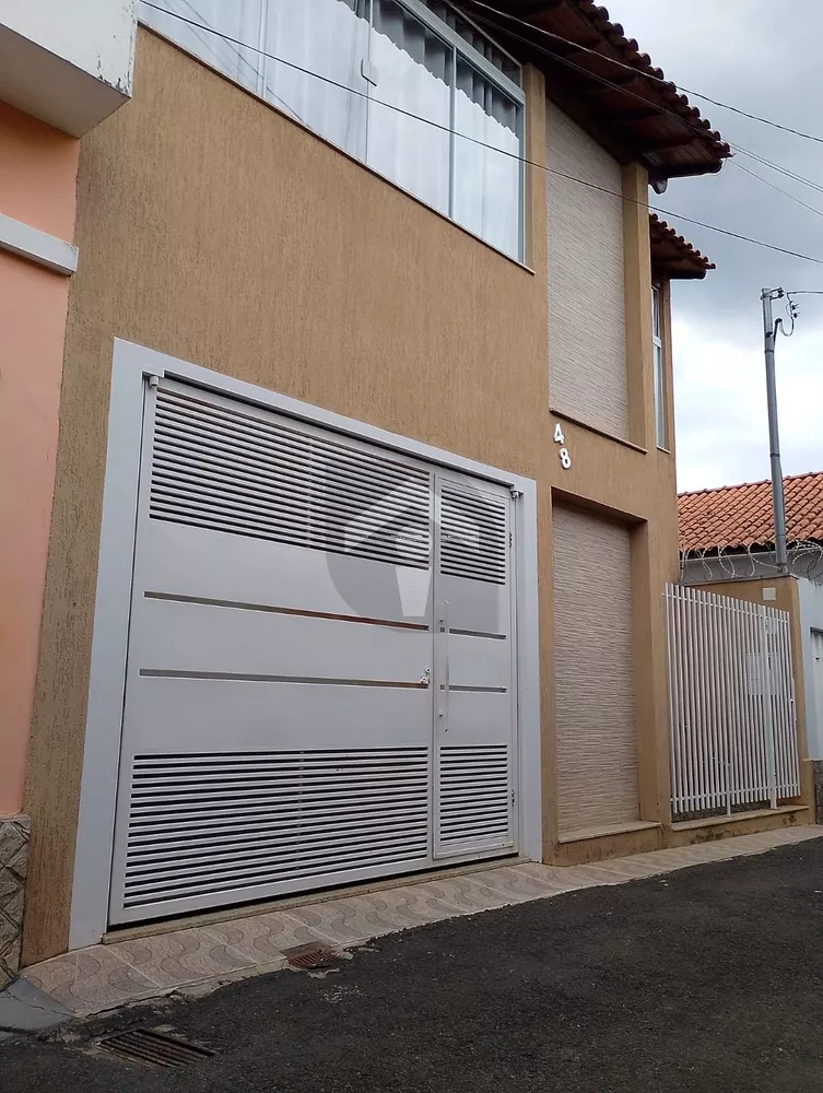 Casa à venda com 3 quartos, 184m² - Foto 1