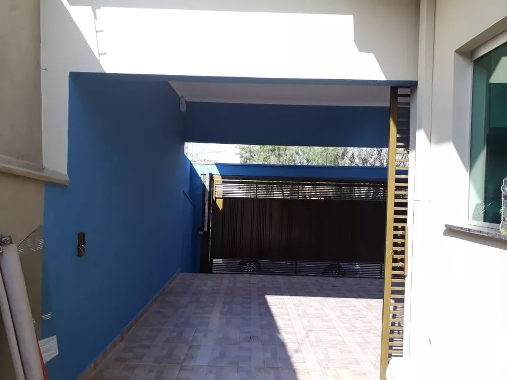 Casa à venda com 3 quartos, 300m² - Foto 1