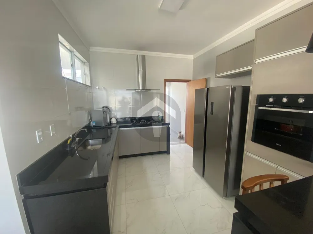 Casa, 3 quartos, 200 m² - Foto 14