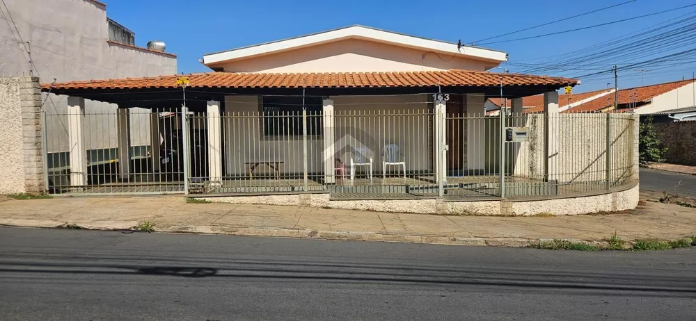 Casa à venda com 3 quartos, 111m² - Foto 1