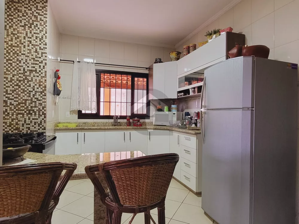 Casa, 3 quartos, 210 m² - Foto 1