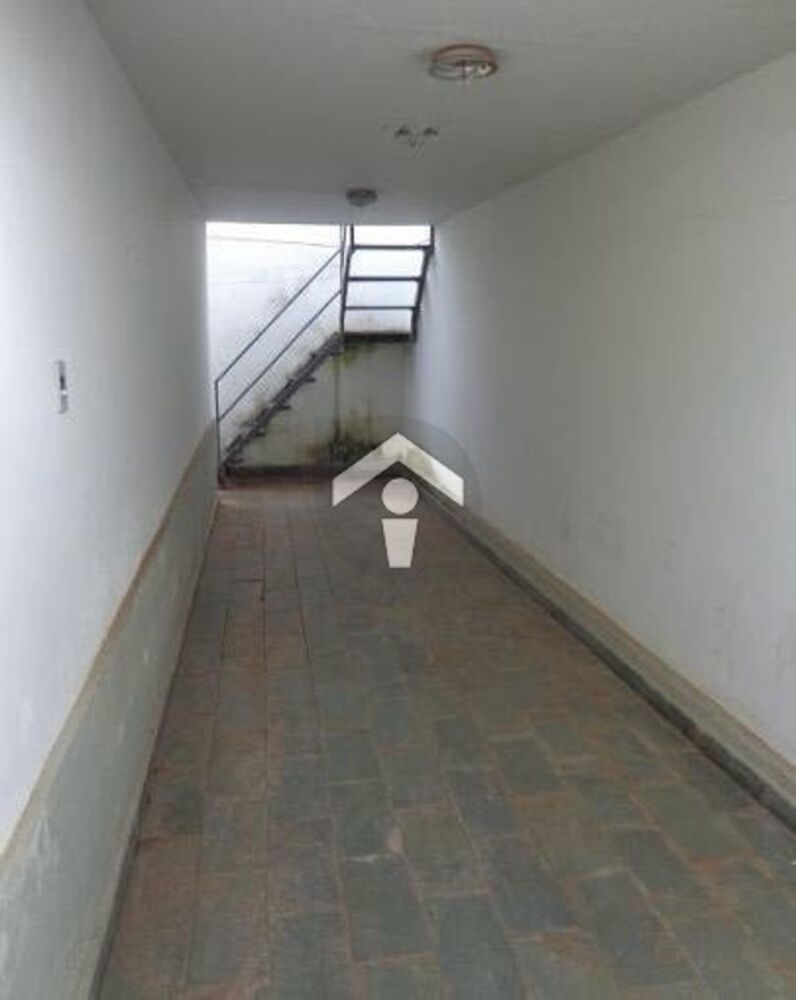 Casa à venda e aluguel com 3 quartos, 215m² - Foto 3