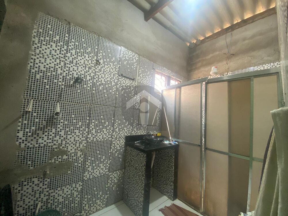 Casa à venda com 2 quartos, 60m² - Foto 2