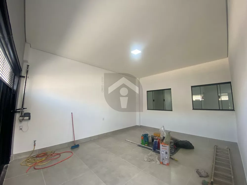 Casa à venda com 4 quartos, 225m² - Foto 2