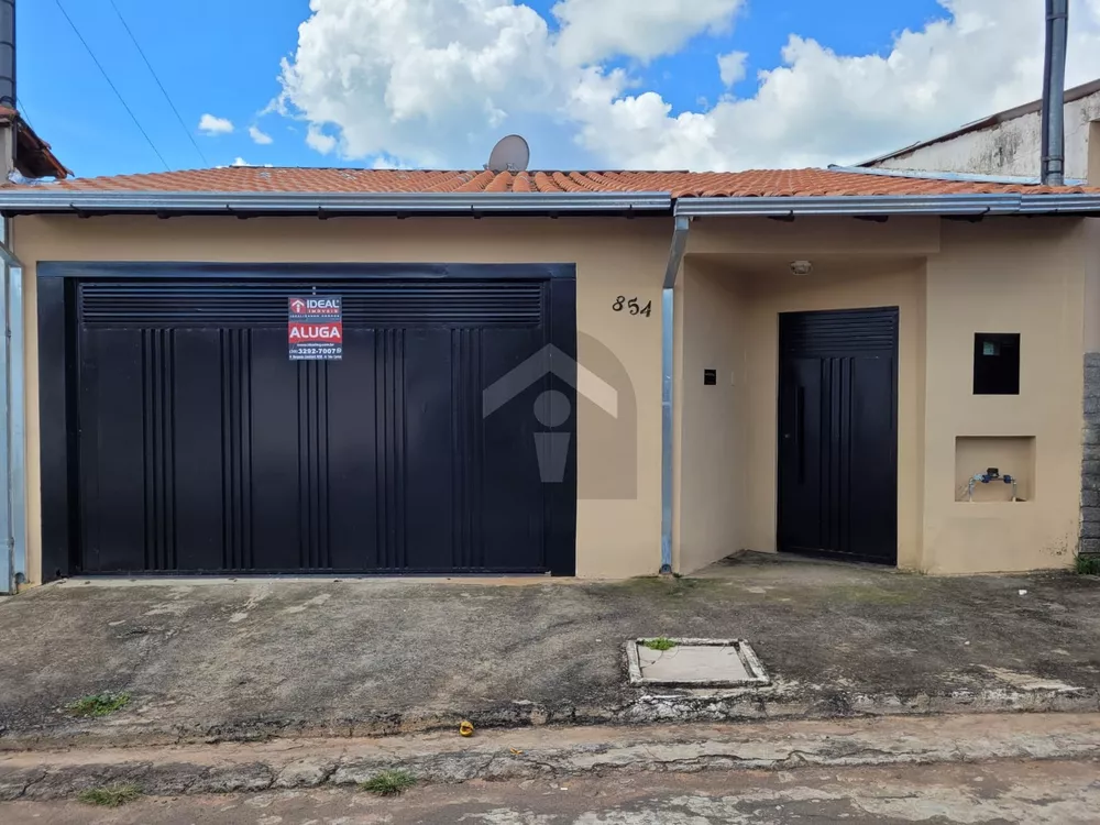 Casa à venda com 4 quartos, 200m² - Foto 1