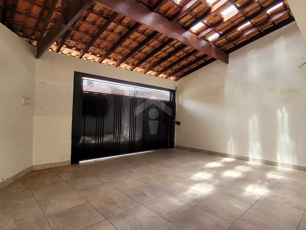 Casa à venda com 4 quartos, 200m² - Foto 2