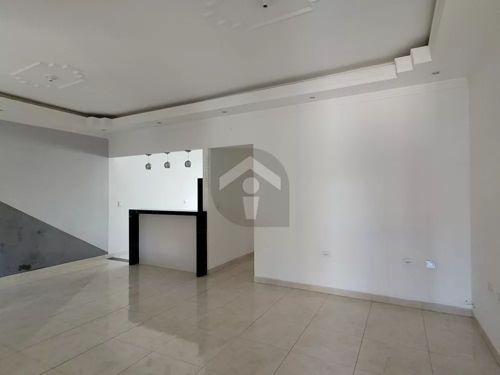 Casa à venda com 4 quartos, 200m² - Foto 4