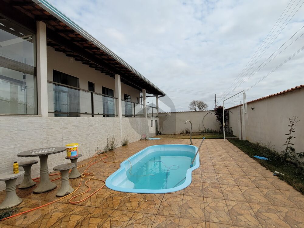 Casa à venda com 3 quartos, 120m² - Foto 1