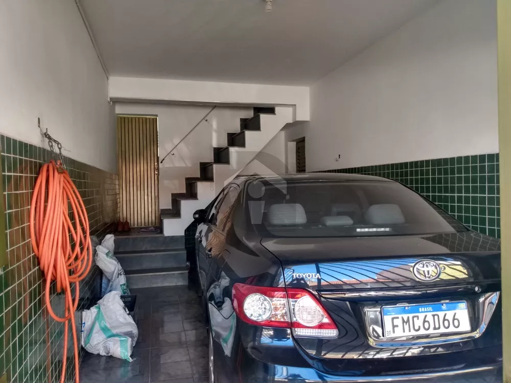 Casa à venda com 3 quartos, 250m² - Foto 3