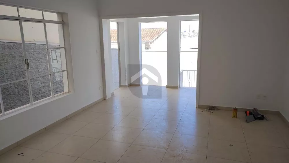 Casa à venda com 3 quartos, 275m² - Foto 2