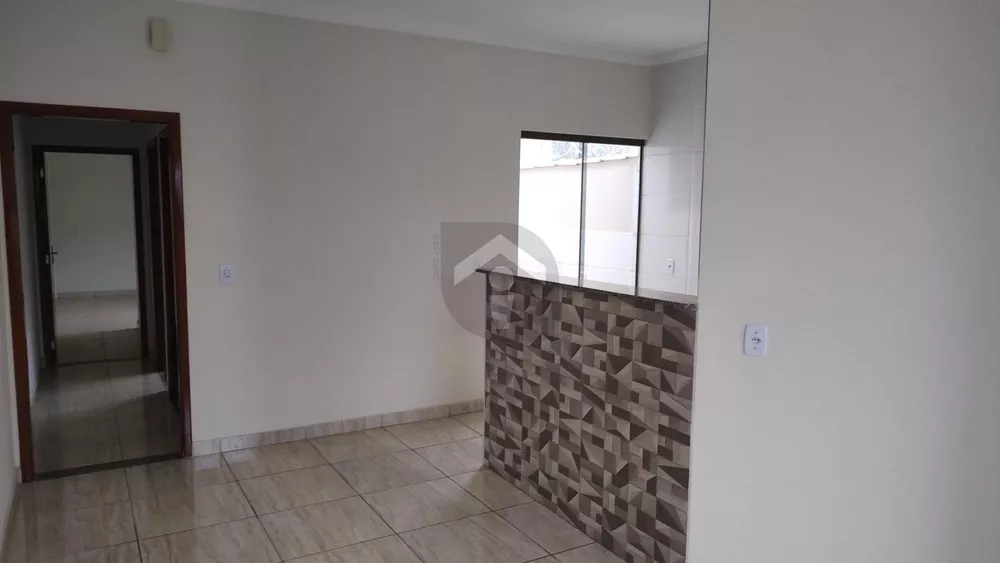 Casa à venda com 2 quartos, 68m² - Foto 4