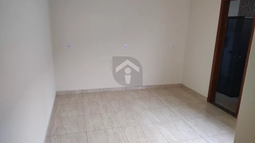 Casa à venda com 2 quartos, 68m² - Foto 3