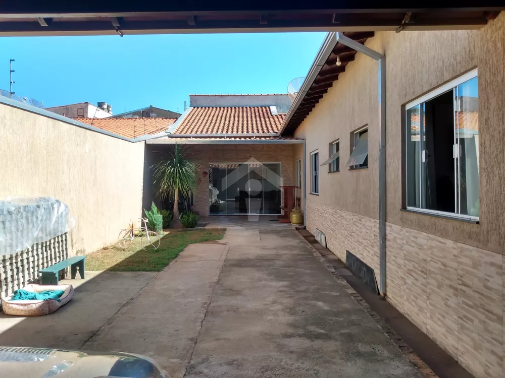 Casa, 2 quartos, 200 m² - Foto 1